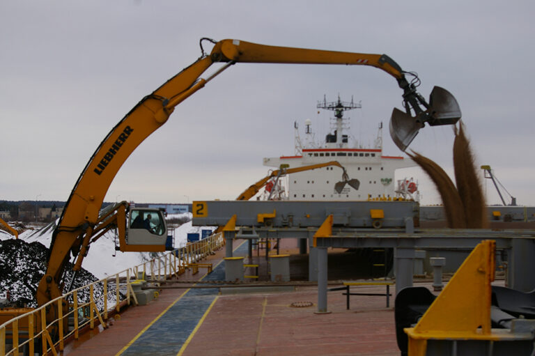The first PANAMAX type vessel