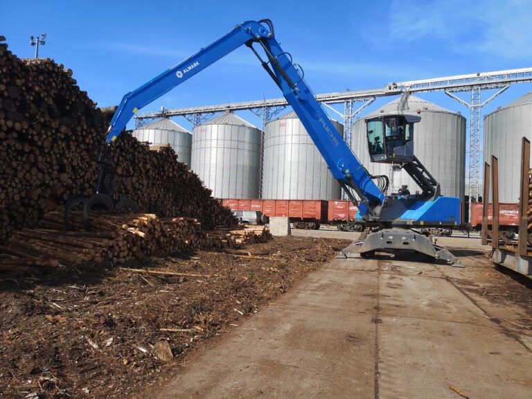 MIT has new TEREX - Fuchs handling equipment