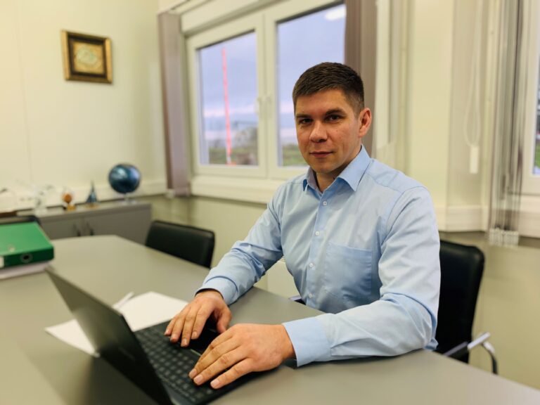 An accountant as a partner in the company - is it possible?